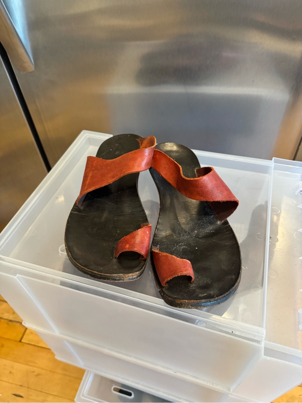 Cydwoq Red Leather Loop Toe Sandals